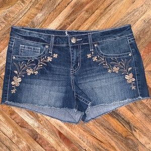 Sound Girl Juniors 9 Embroidered Jean Cutoff Short